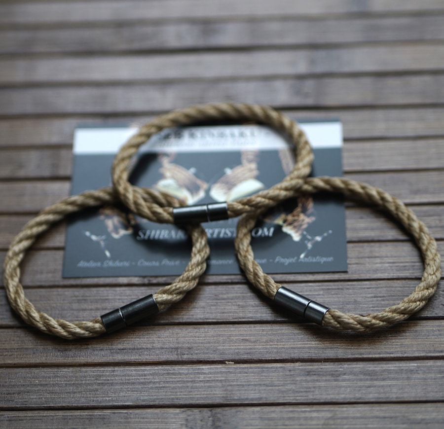 bracelet shibari en corde de jute. Modèle homme