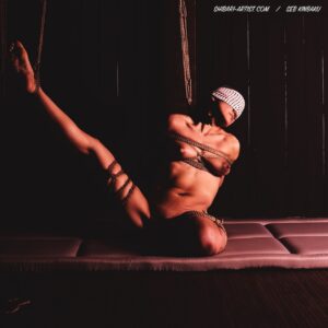 Shibari érotique à Paris – suspension en cordes japonaises par Seb Kinbaku